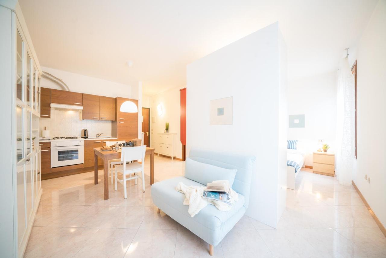 דסנזאנו דל גארדה Gardappartamenti Garibaldi City Centre מראה חיצוני תמונה